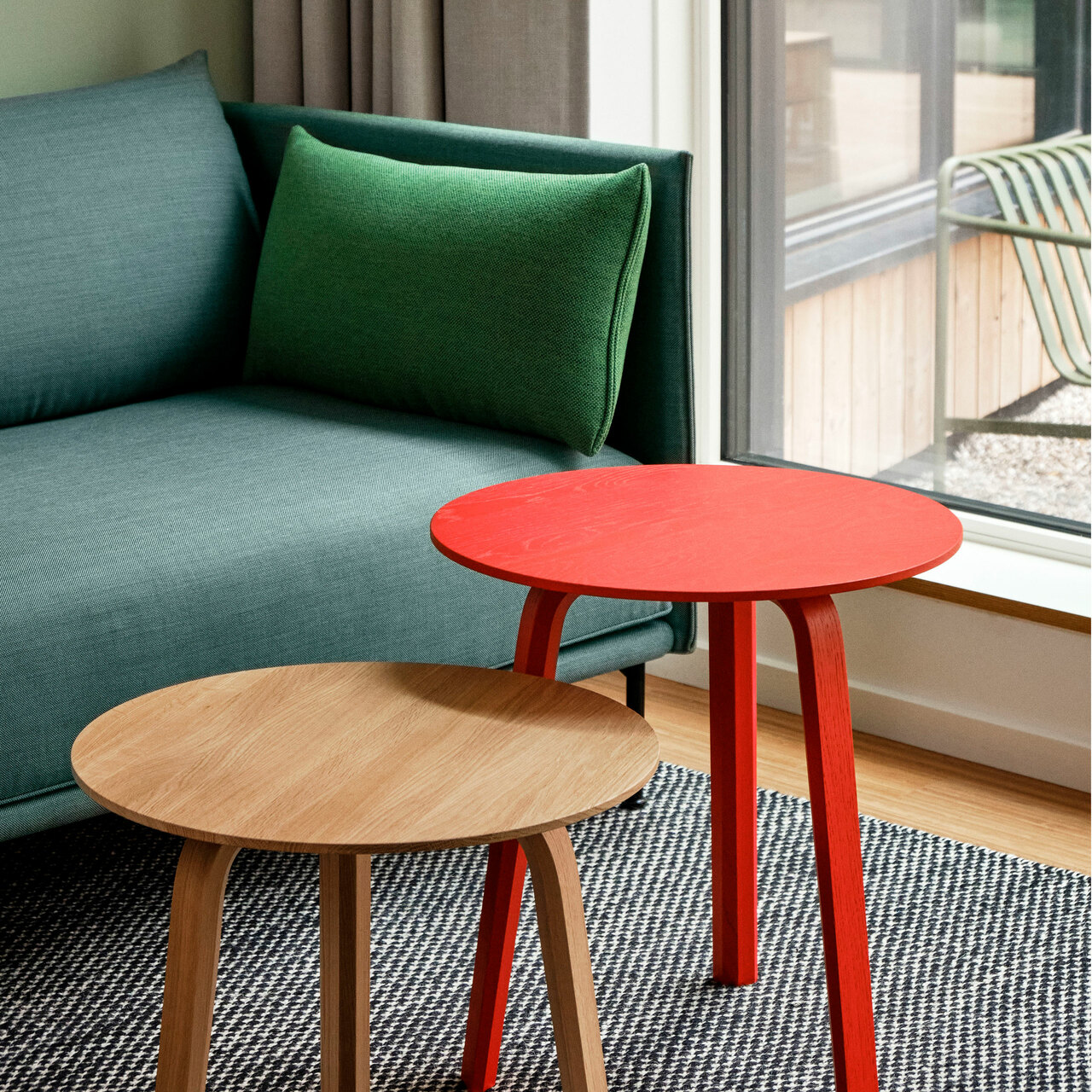 Hay Living Bella Coffee Table Ø: 45 cm / H: 49 cm , Eiche braunschweiggrün lackiert
