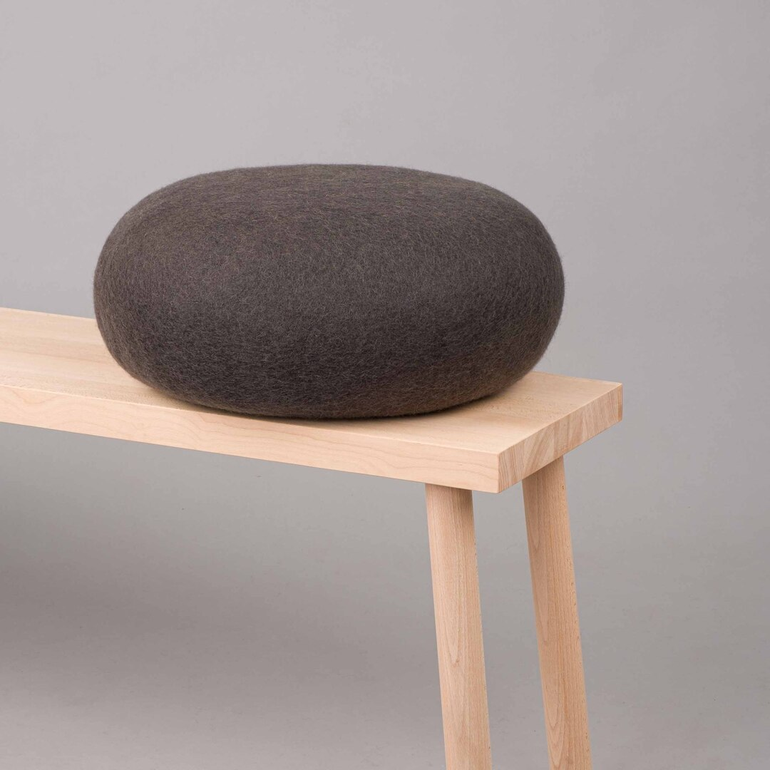 myfelt Filz Colour Pouf M Ø: 48 cm / H: 18 cm , Anthrazit - Kuno