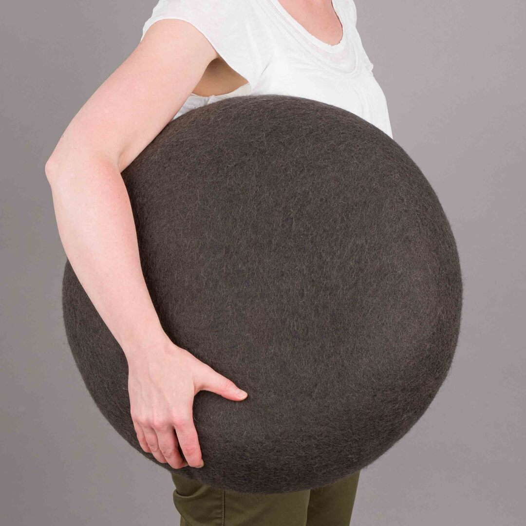 myfelt Filz Colour Pouf M Ø: 48 cm / H: 18 cm , Anthrazit - Kuno