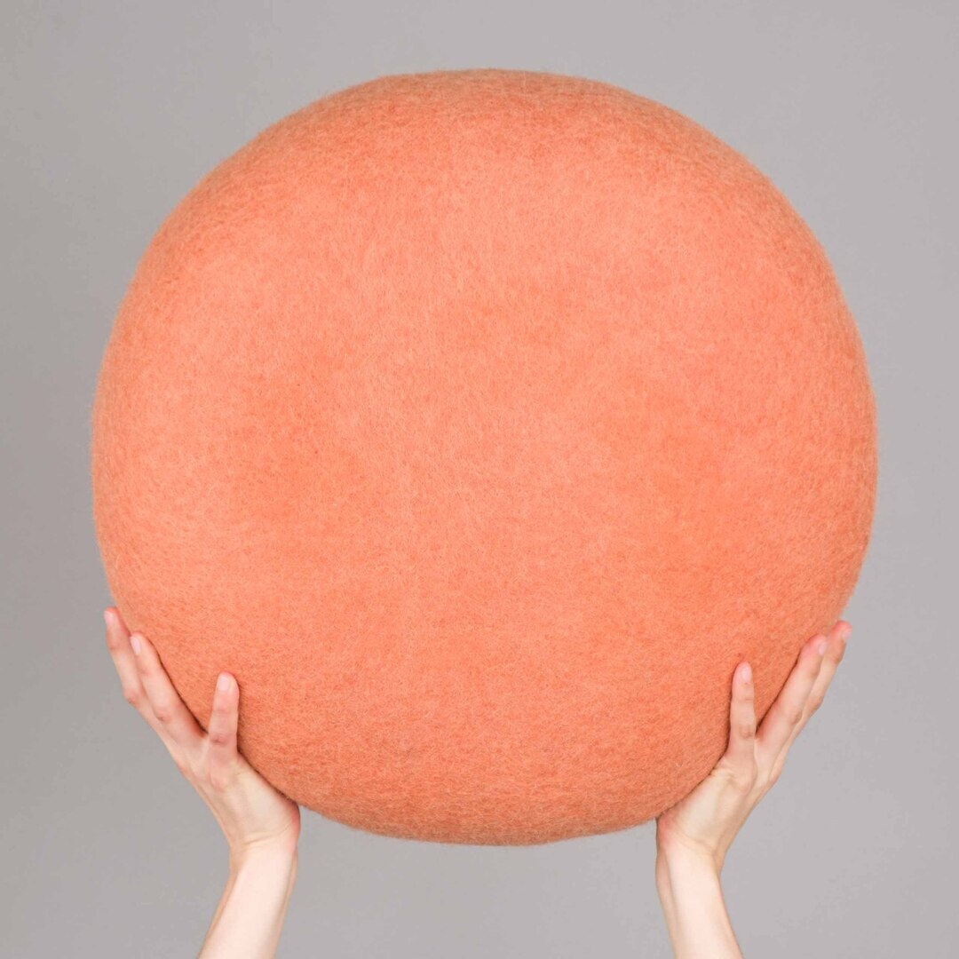 myfelt Filz Colour Pouf M Ø: 48 cm / H: 18 cm , Lachsfarben - Lea