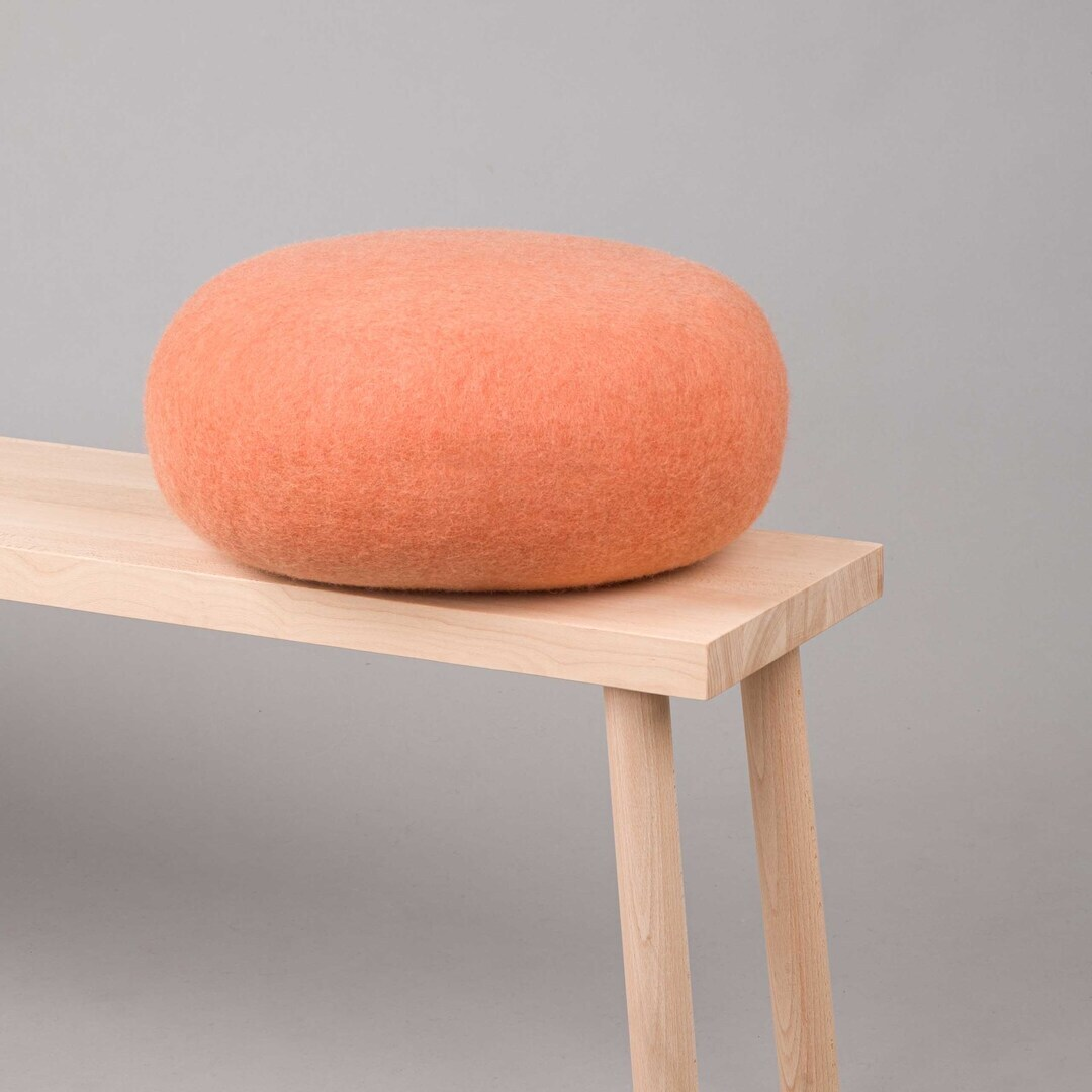 myfelt Filz Colour Pouf M Ø: 48 cm / H: 18 cm , Lachsfarben - Lea