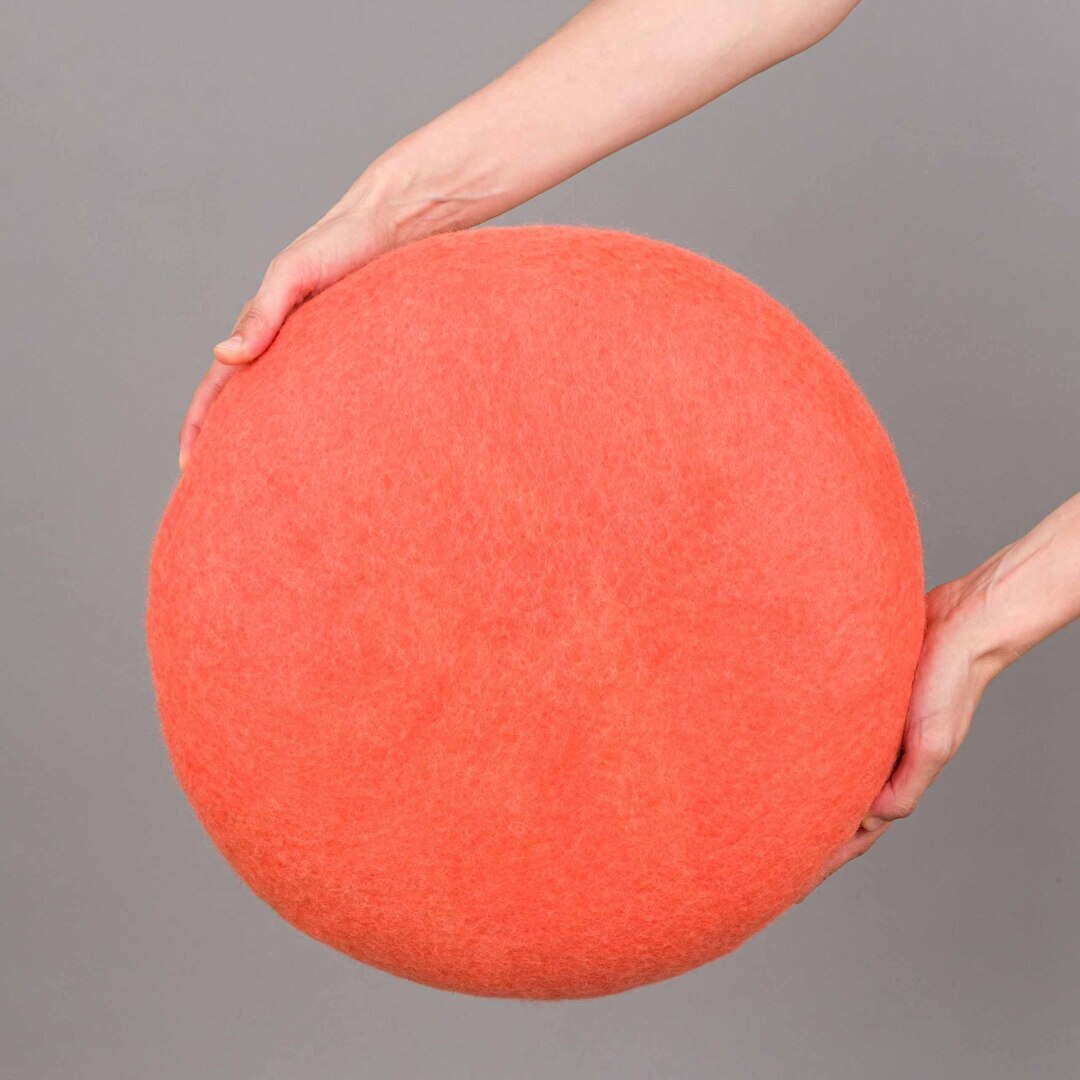 myfelt Filz Colour Pouf S Ø: 38 cm / H: 14 cm , Koralle - Felix