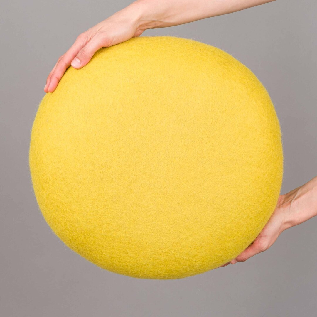 myfelt Filz Colour Pouf S Ø: 38 cm / H: 14 cm , Gelbgrün - Kata