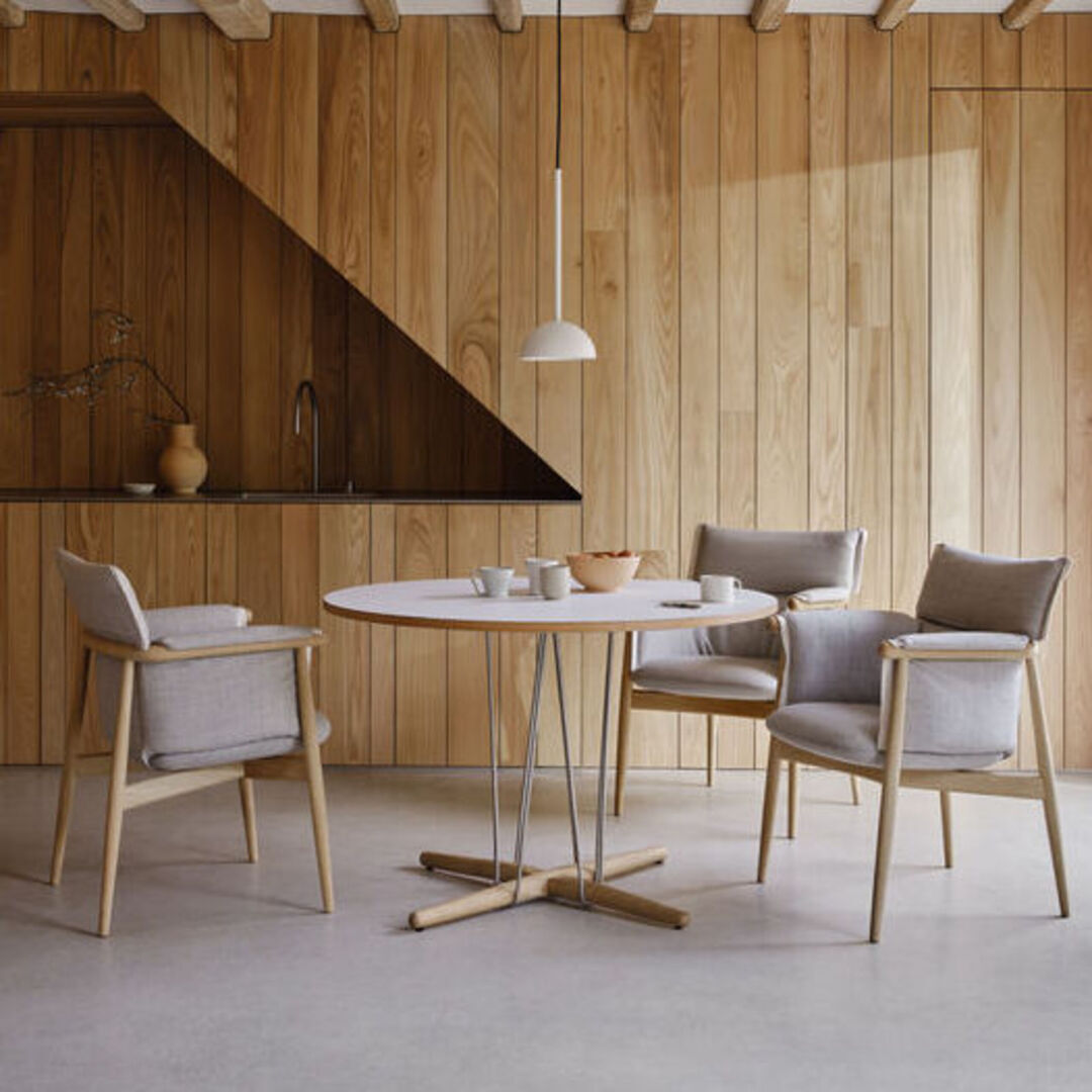 Carl Hansen & Søn E020 Embrace Table Laminate white, Oak oiled, Ø: 110 cm , Stainless steel -1