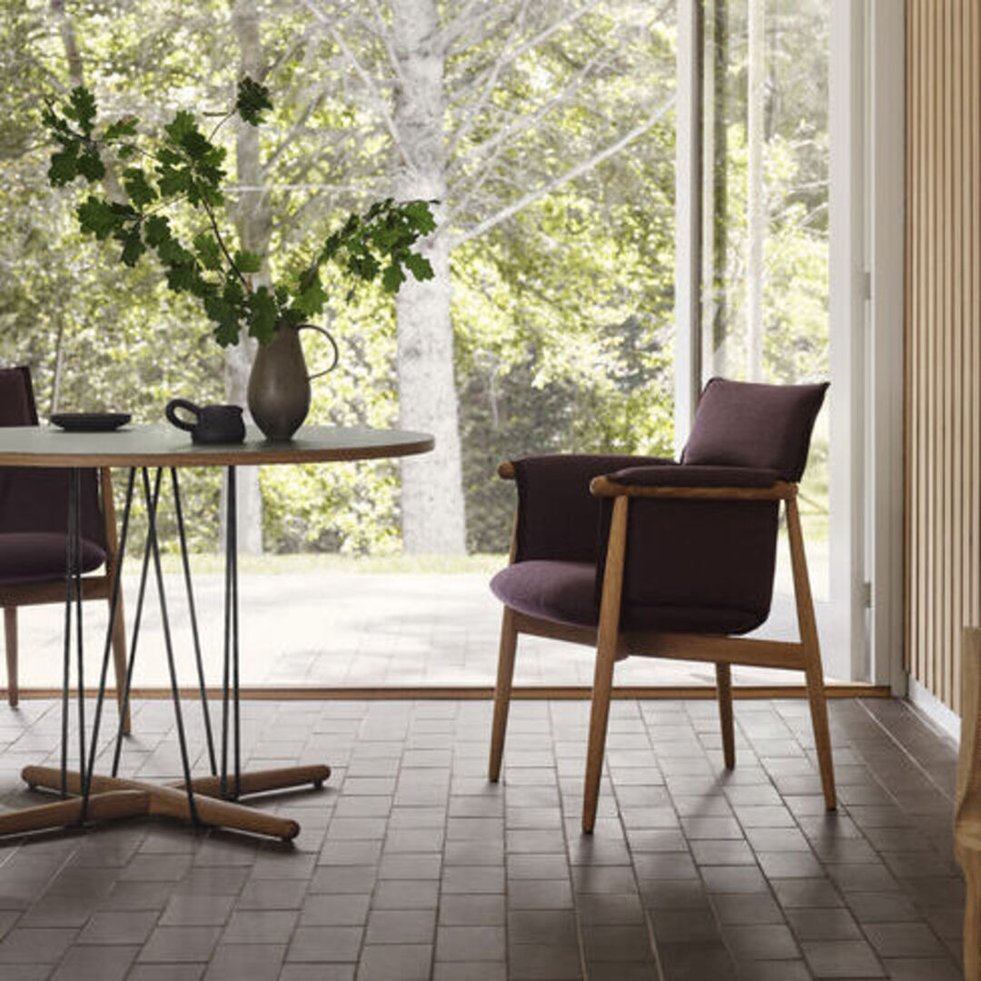 Carl Hansen & Søn E020 Embrace Table Laminate white, Oak oiled, Ø: 110 cm , Stainless steel -2