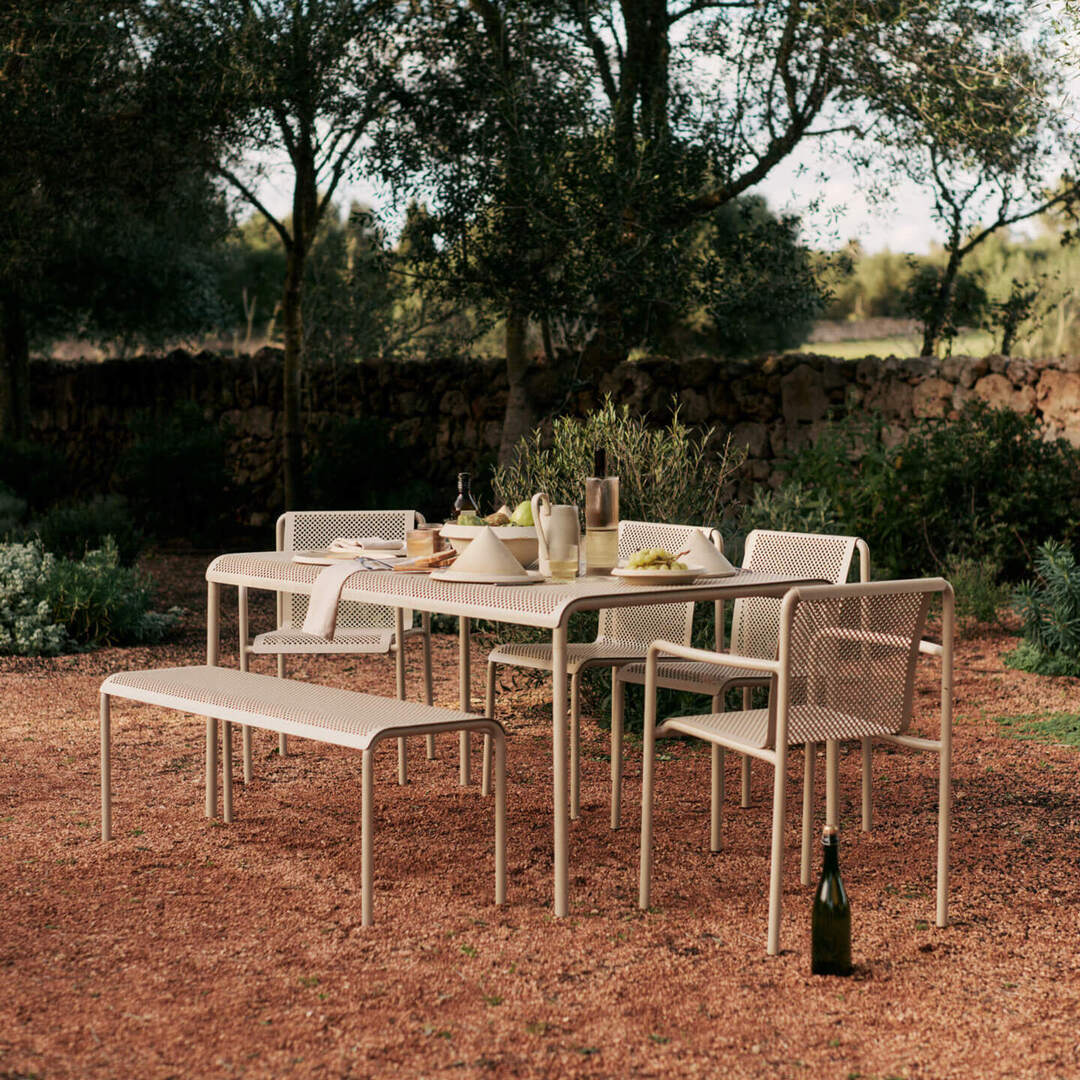 Ferm Living Gartenbank Dapple von Ferm Living Cashmere