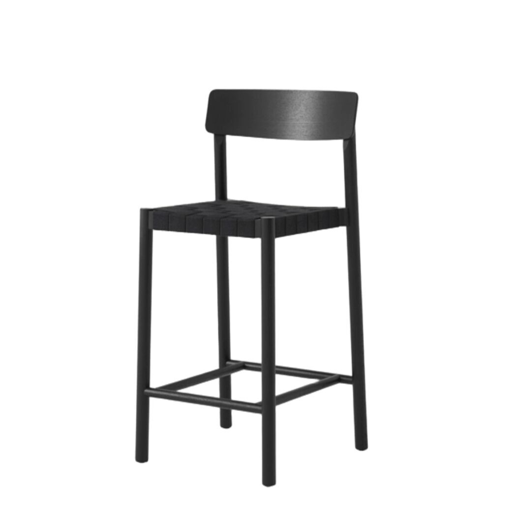 &Tradition Thekenhocker Betty TK12 von &Tradition Schwarz mit Schwarzem Gurtband