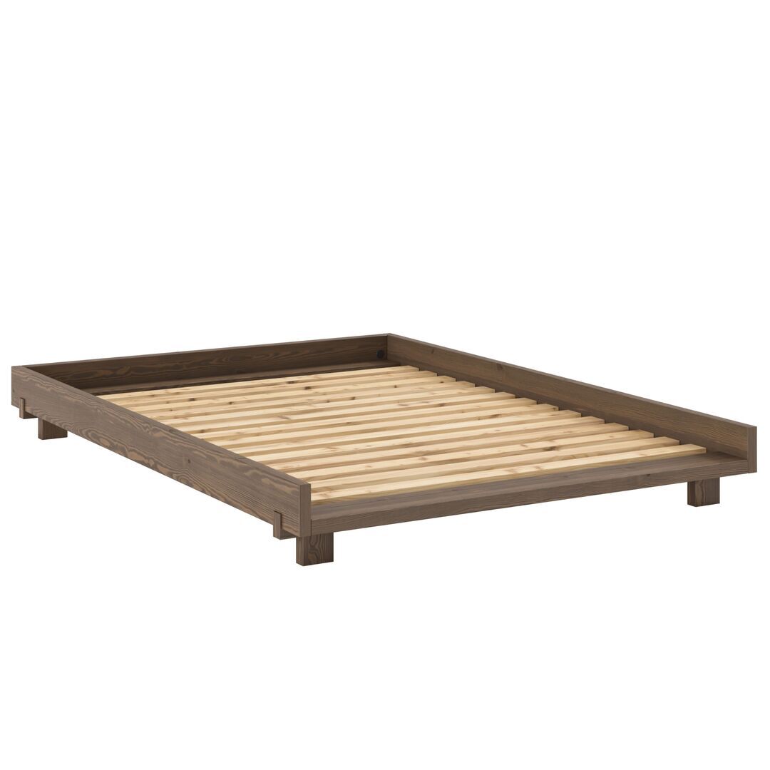 Karup Design Social Bed Bettgestell von Karup Design  140 cm / 200 cm, Ohne 2 Stück Rückenlehnen und Beistelltische, 106 Carob Brown lackiert