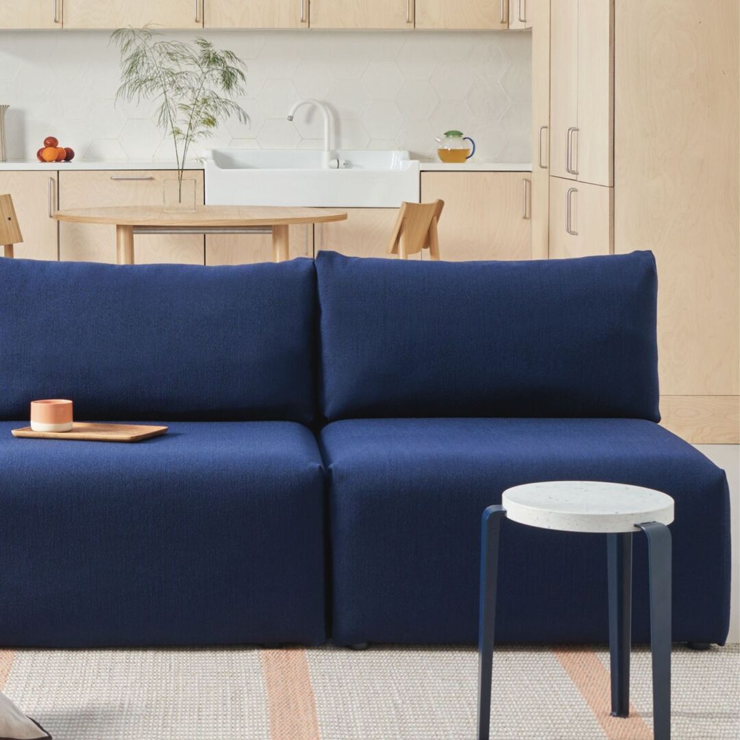 4-Sitzer Sofa mit Chaiselongue Bridge 240 x 210 cm von Tiptoe, Ink Blue