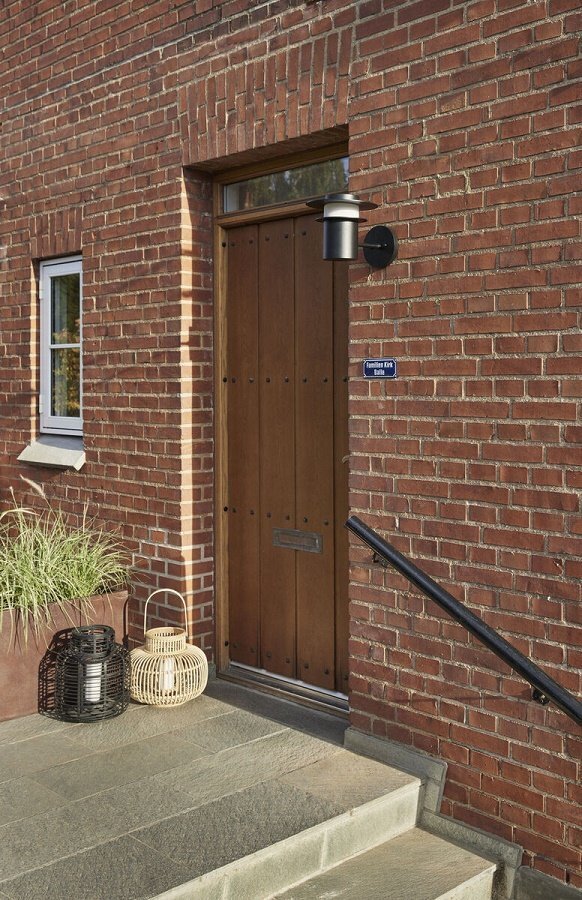 Huebsch Suburb Outdoor Light