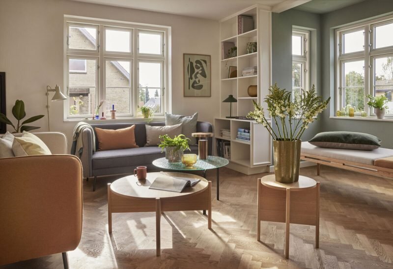 Huebsch Bringme Table Lamp Burnished Brass