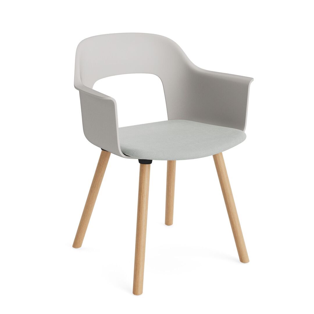 HAY Living Armlehnstuhl mit Holzbeinen und Sitzpolsterung Layout 223 von Hay Sky Grey / Naveli - 113, Natural 