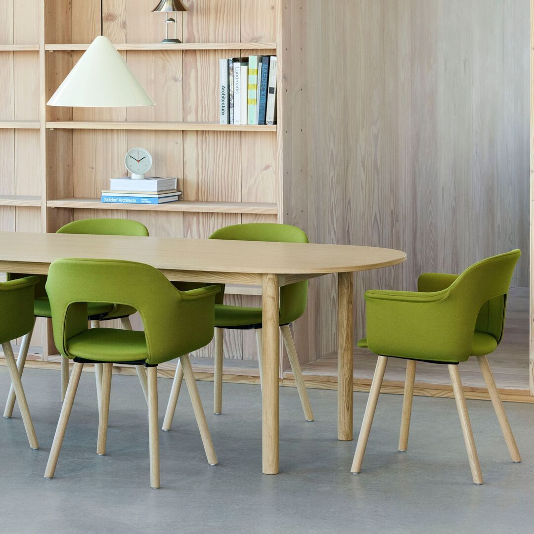 HAY Living Armlehnstuhl mit Holzbeinen und Vollpolsterung Layout 224 von Hay 