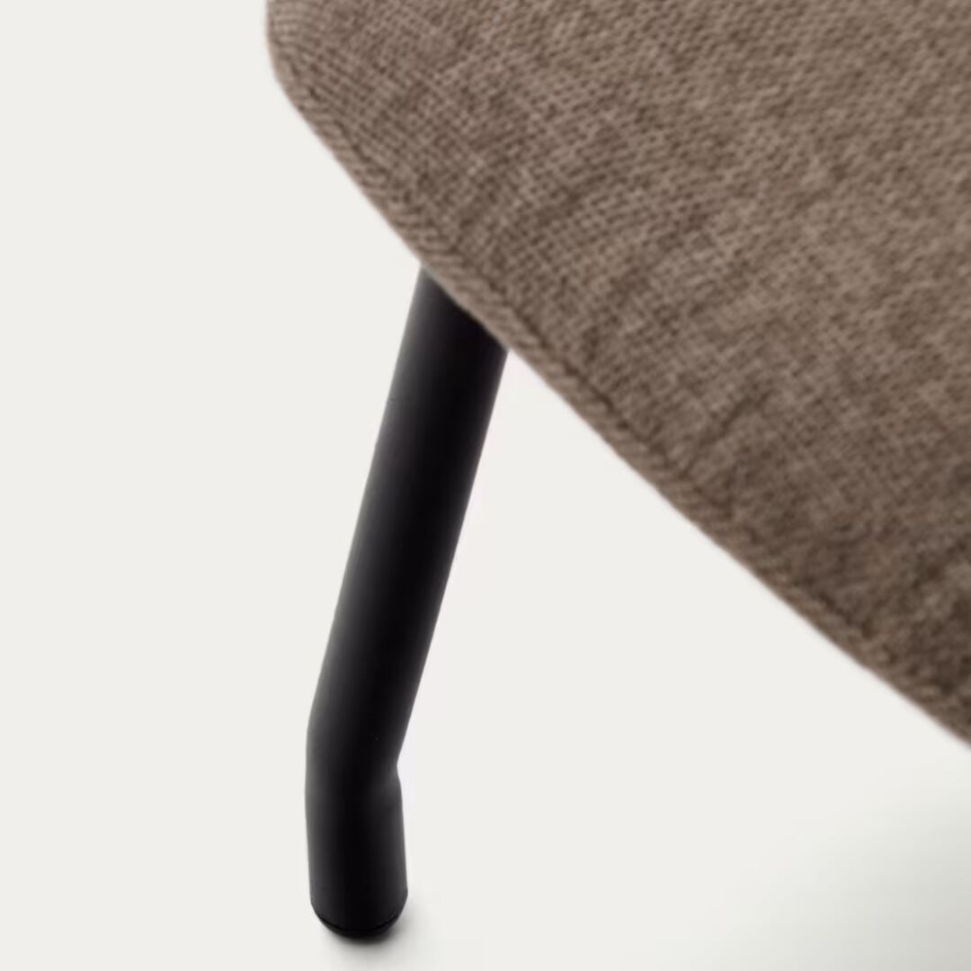 Kave Home KAVE HOME BELINA - NUR OTTOMAN Stahl in Schwarz, Chenille Braun