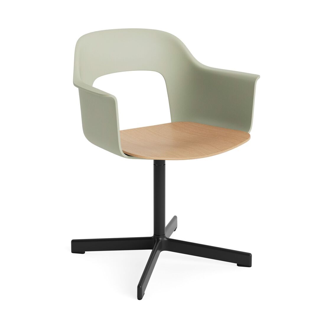 HAY Living Armlehnstuhl mit Drehgestell Layout 232 von Hay Pastel green , Schwarz pulverbeschichtet Aluminium, Natural 