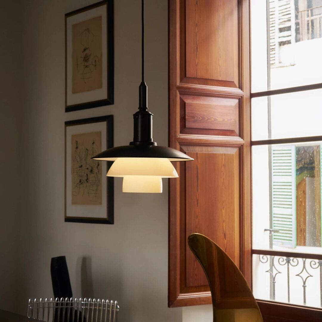 Louis_Poulsen_PH-Aged-Brass-PH-3-3-Pendant-On_64032_Lifestyle_2