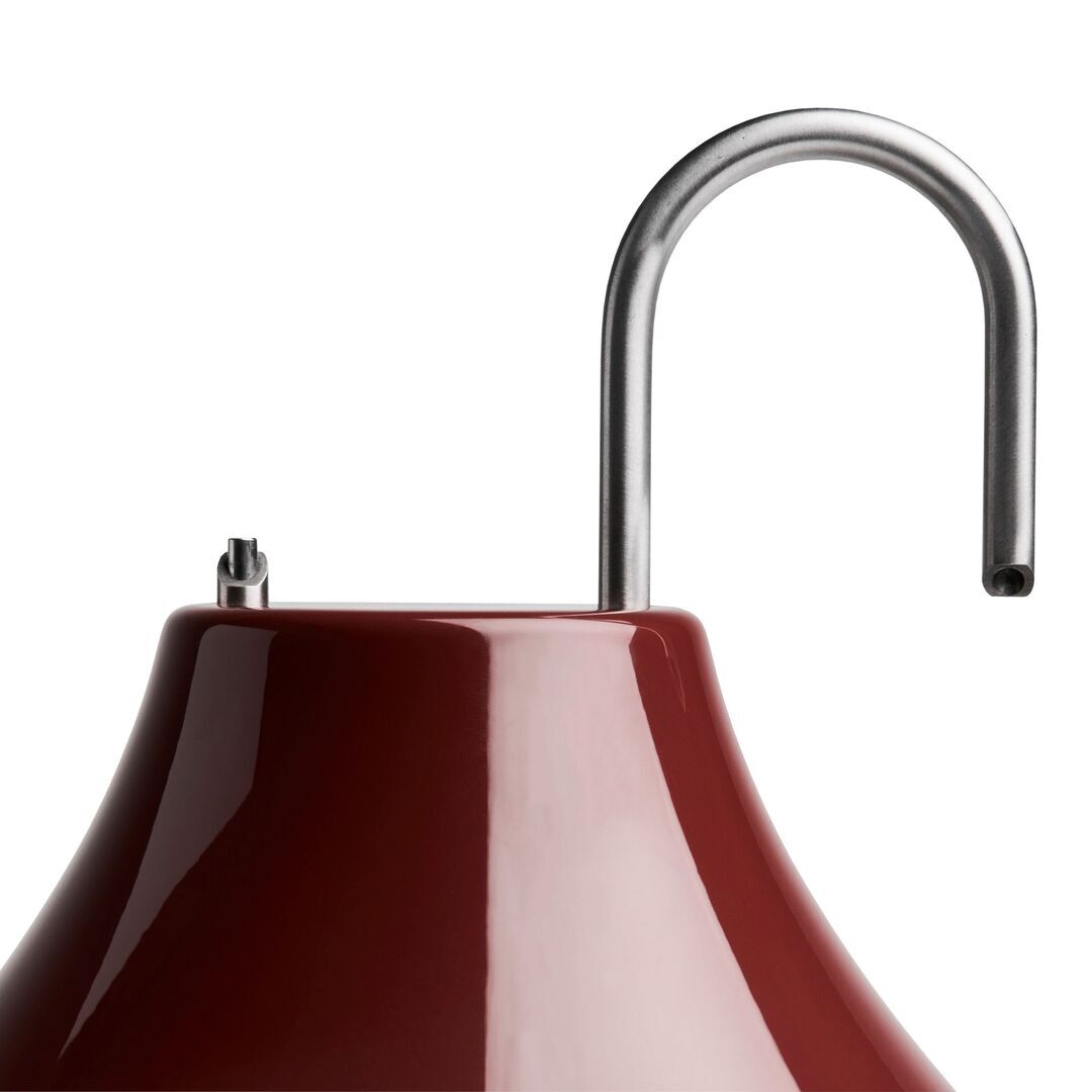 HAY Living Tragbare Leuchte Mousqueton von Hay Iron Red