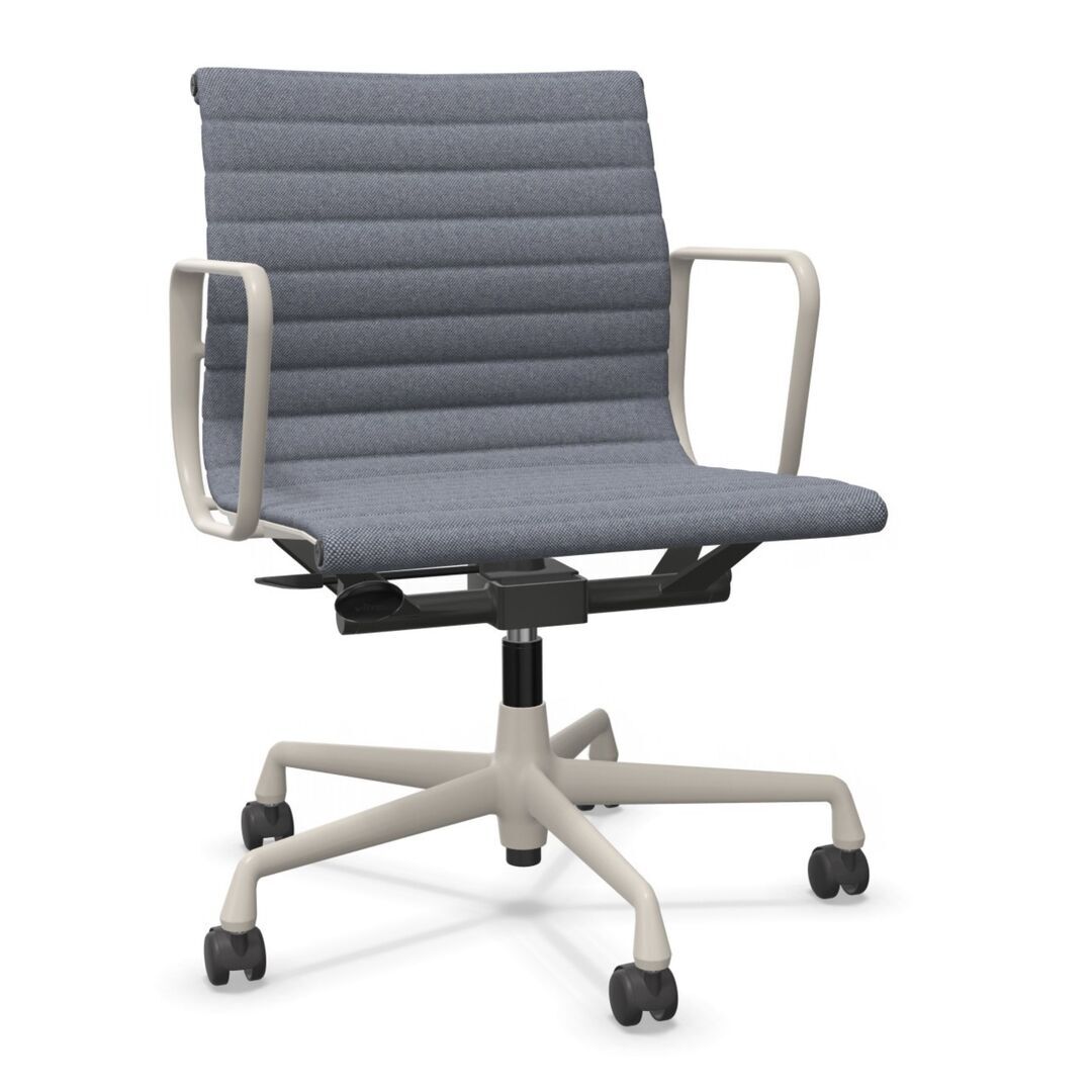 Vitra Aluminium Chair EA 117 Dunkelblau-Elfenbein 74 - Hopsak, Kreide 37 pulverbeschichtet (struktur), Rolle hart gebremst für Teppichboden 02