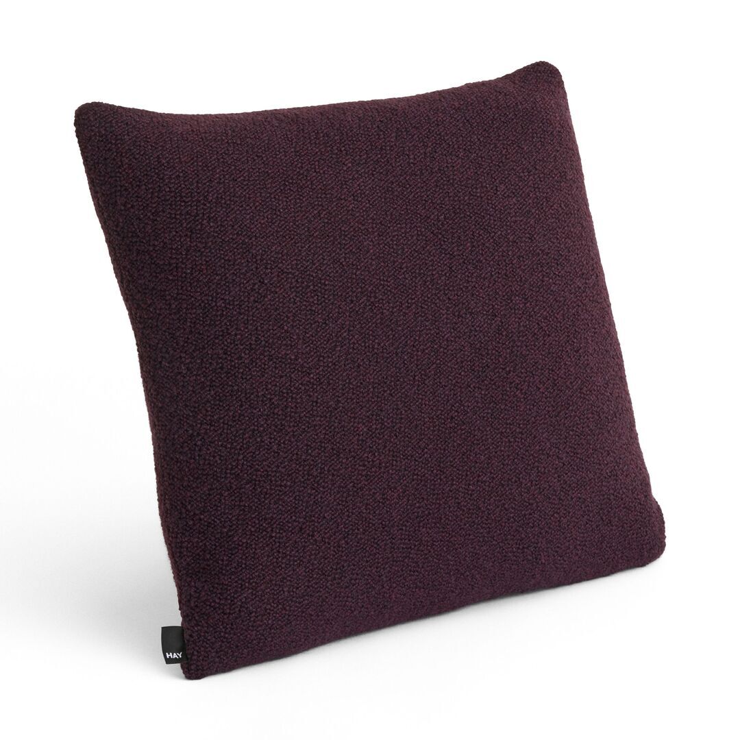 HAY Accessoires Texturiertes Kissen von Hay Burgundy