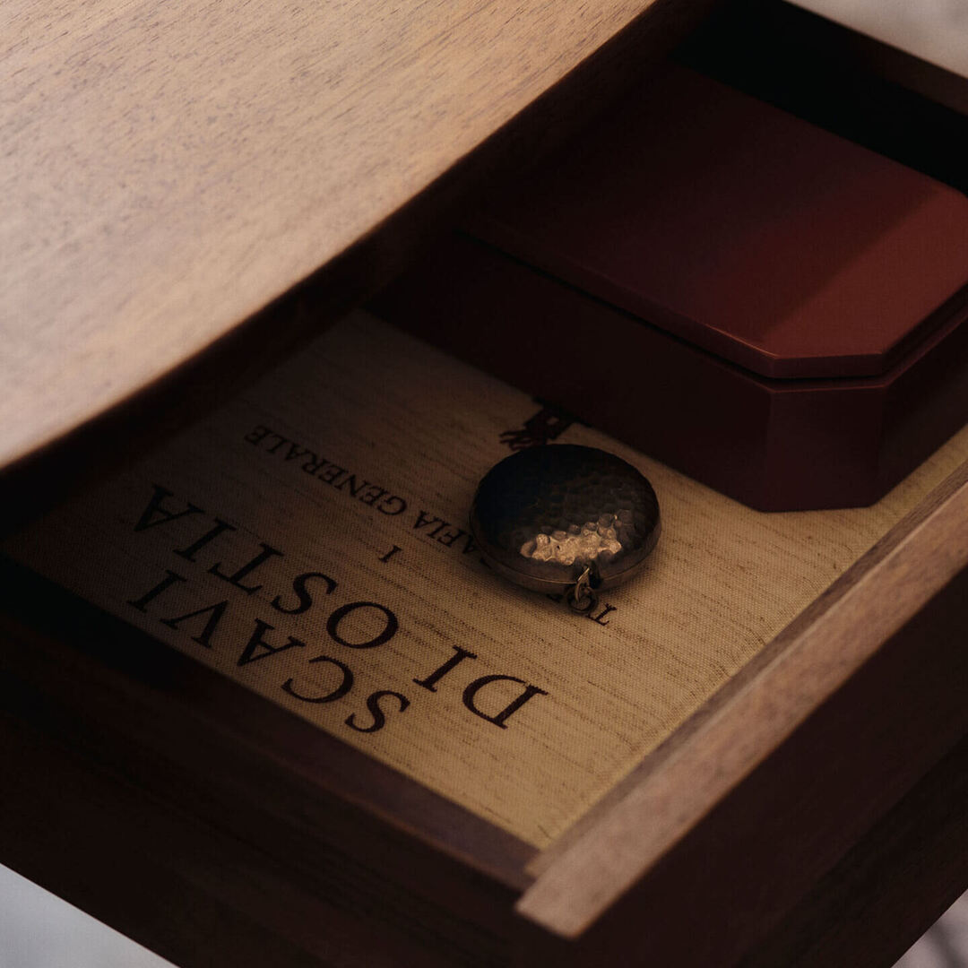 Ferm Living Kompakter Esstisch Feve von Ferm Living Walnut