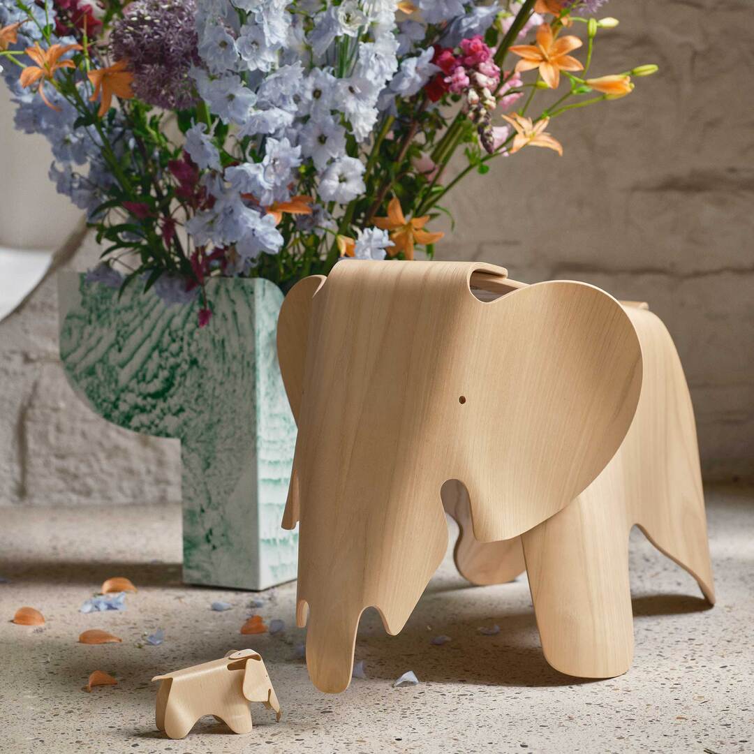 Vitra Eames Elephant in Nussbaum Kastanie