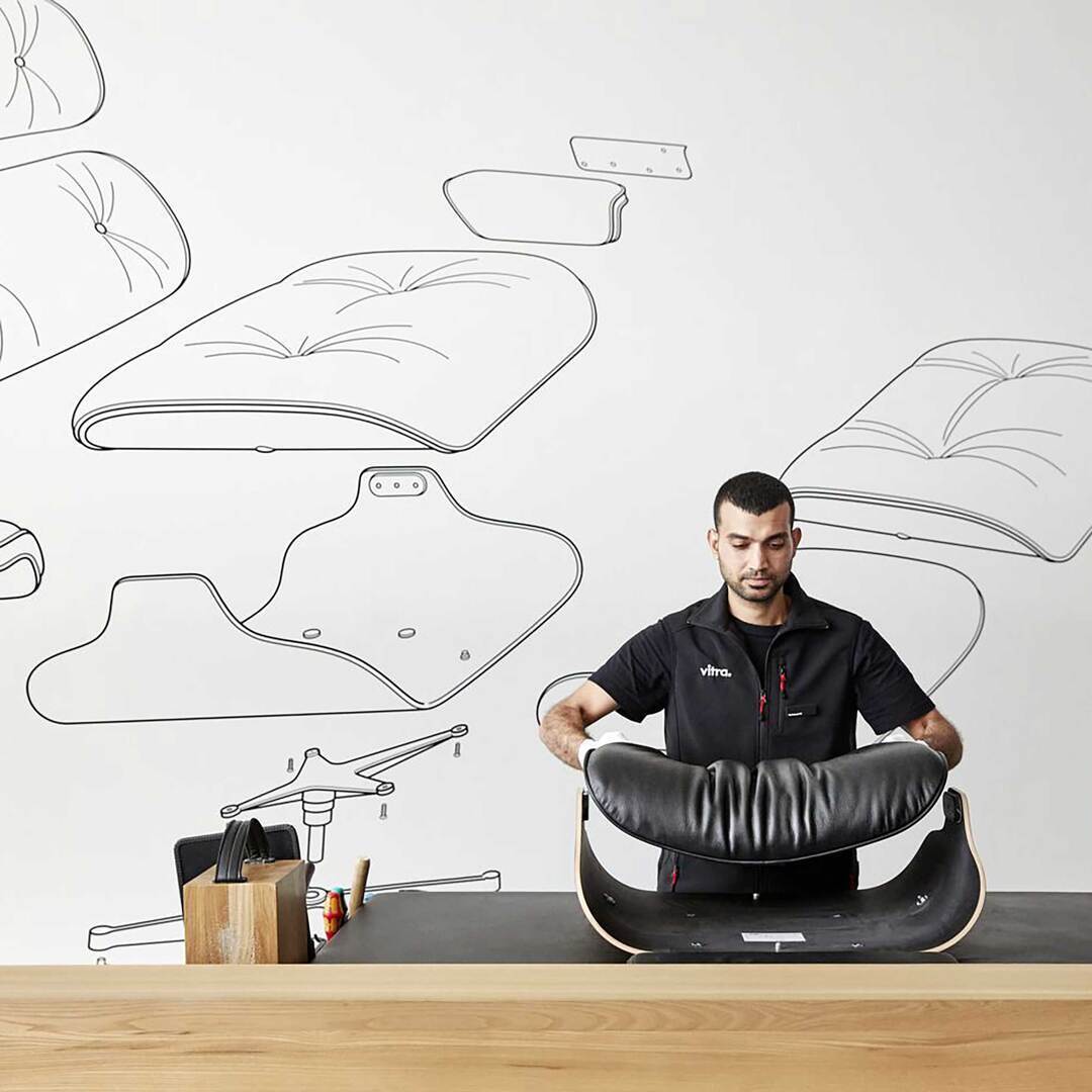 Atelier Package: Eames Lounge Chair & Ottoman in Leder