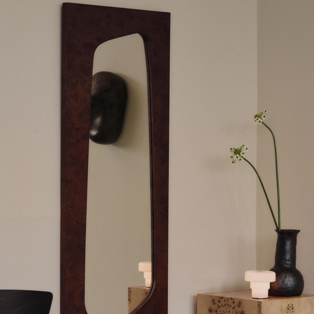 Ferm Living Spiegel Folia von Ferm Living H: 135 cm , Dark Stained Burl