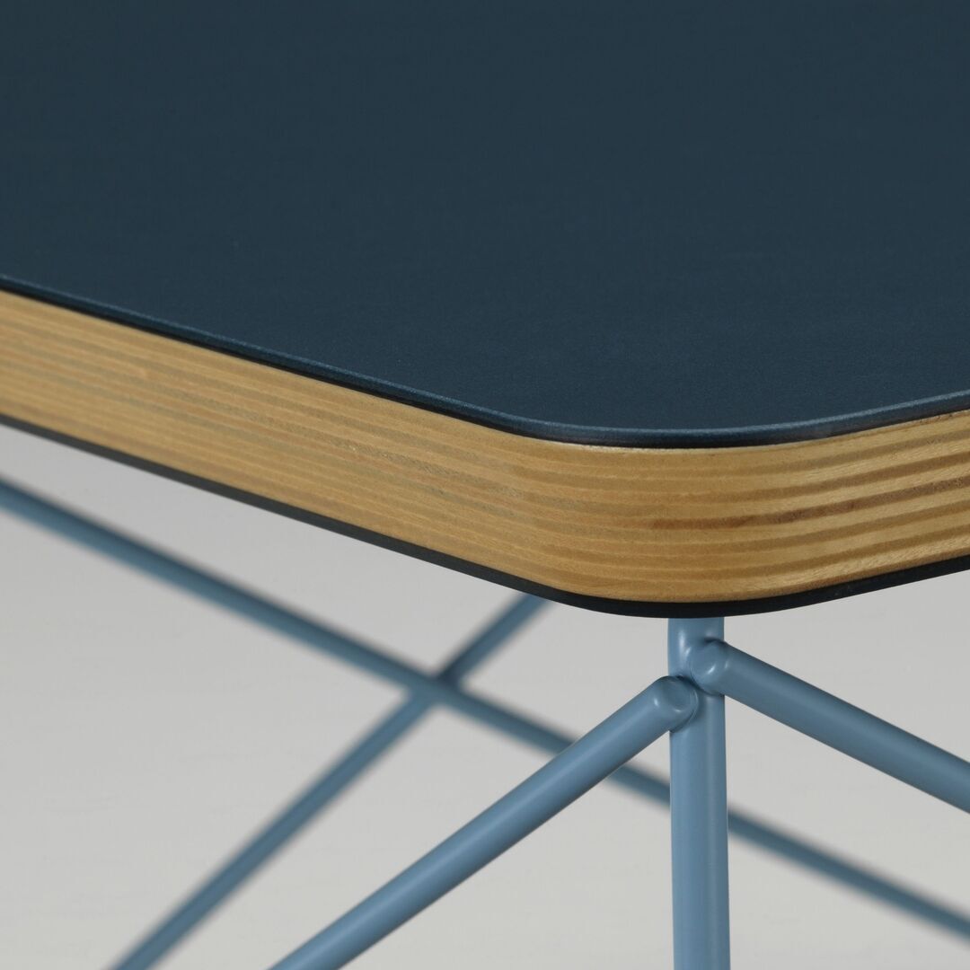 Vitra Occasional Table LTR Monochrom von Vitra Linoleum Smoke Blue / Himmelblau