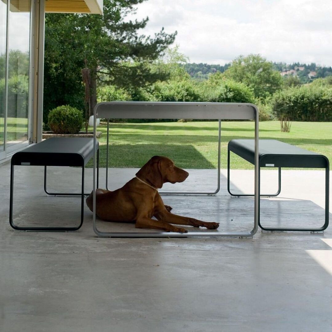 Bellevie Premium Gartentisch und eine Bank von Fermob