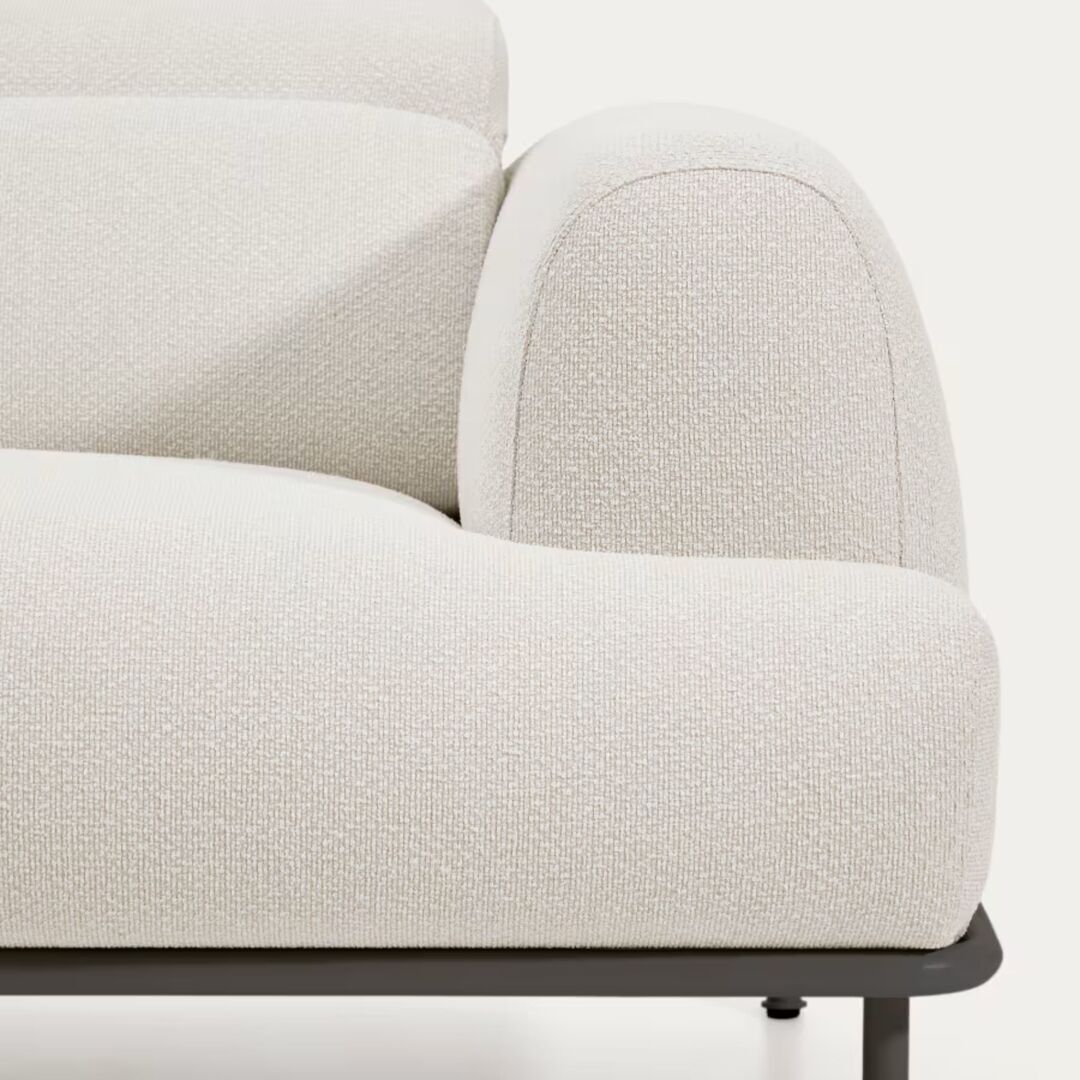 Kave_Home_2_Sitzer_Sofa_Aurum_Graphit_Bein_Ecru_Details
