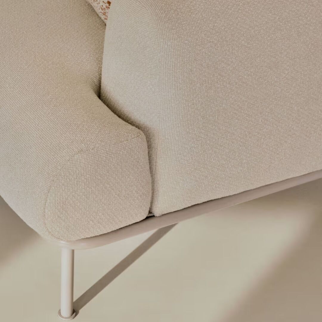 Kave_Home_2_Sitzer_Sofa_Aurum_Ecru_Beige_Lifestyle_1