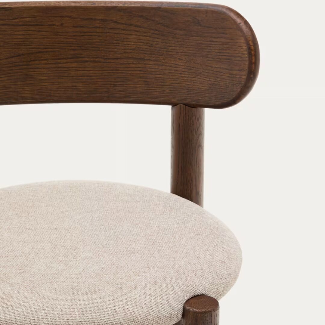 Kave_Home_Stuhl_Nebai_in_Chenille_Braun_Nussbaum_Details_1