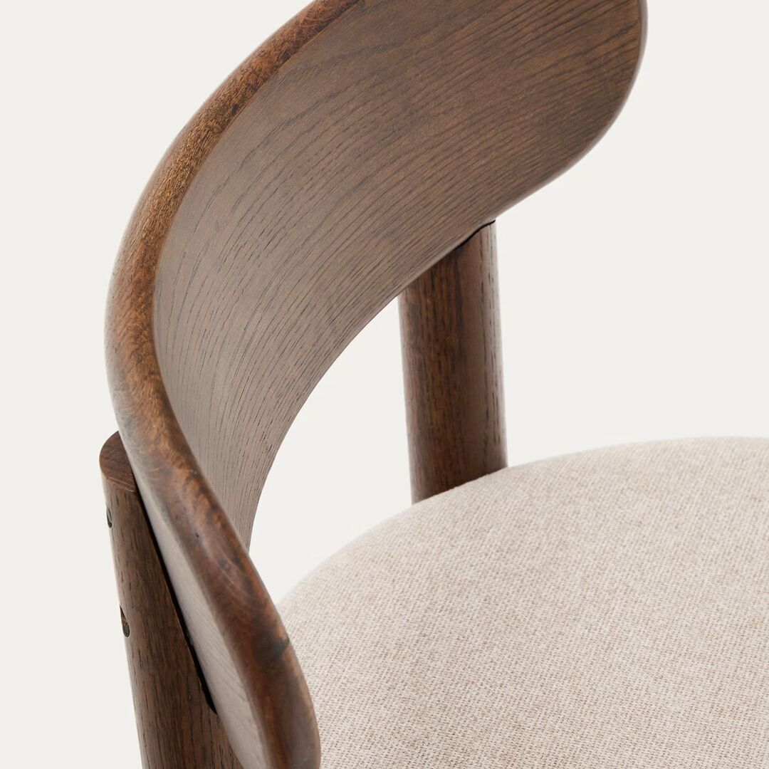 Kave_Home_Stuhl_Nebai_in_Chenille_Braun_Nussbaum_Details_3