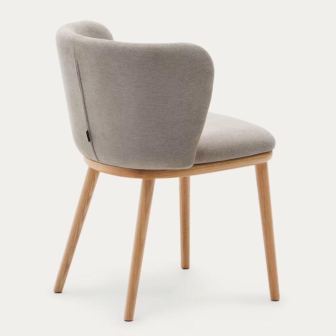 Kave_Home_Stuhl_Ciselia_aus_Chenille_Braun_Massives_Eschenholz_Natürl_Finish