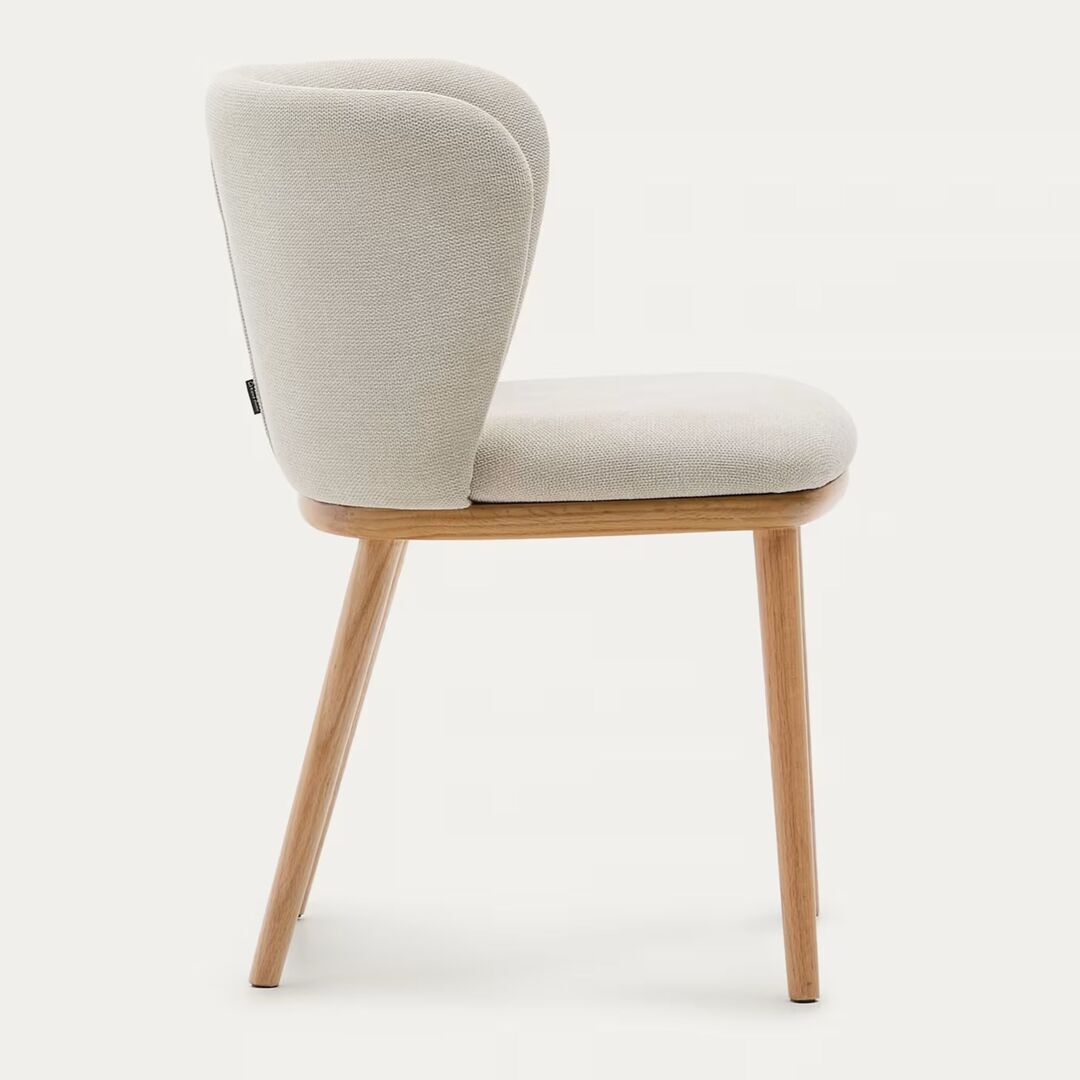 Kave_Home_Stuhl_Ciselia_aus_Chenille_Beige_Massives_Eschenholz_Natürl_Finish