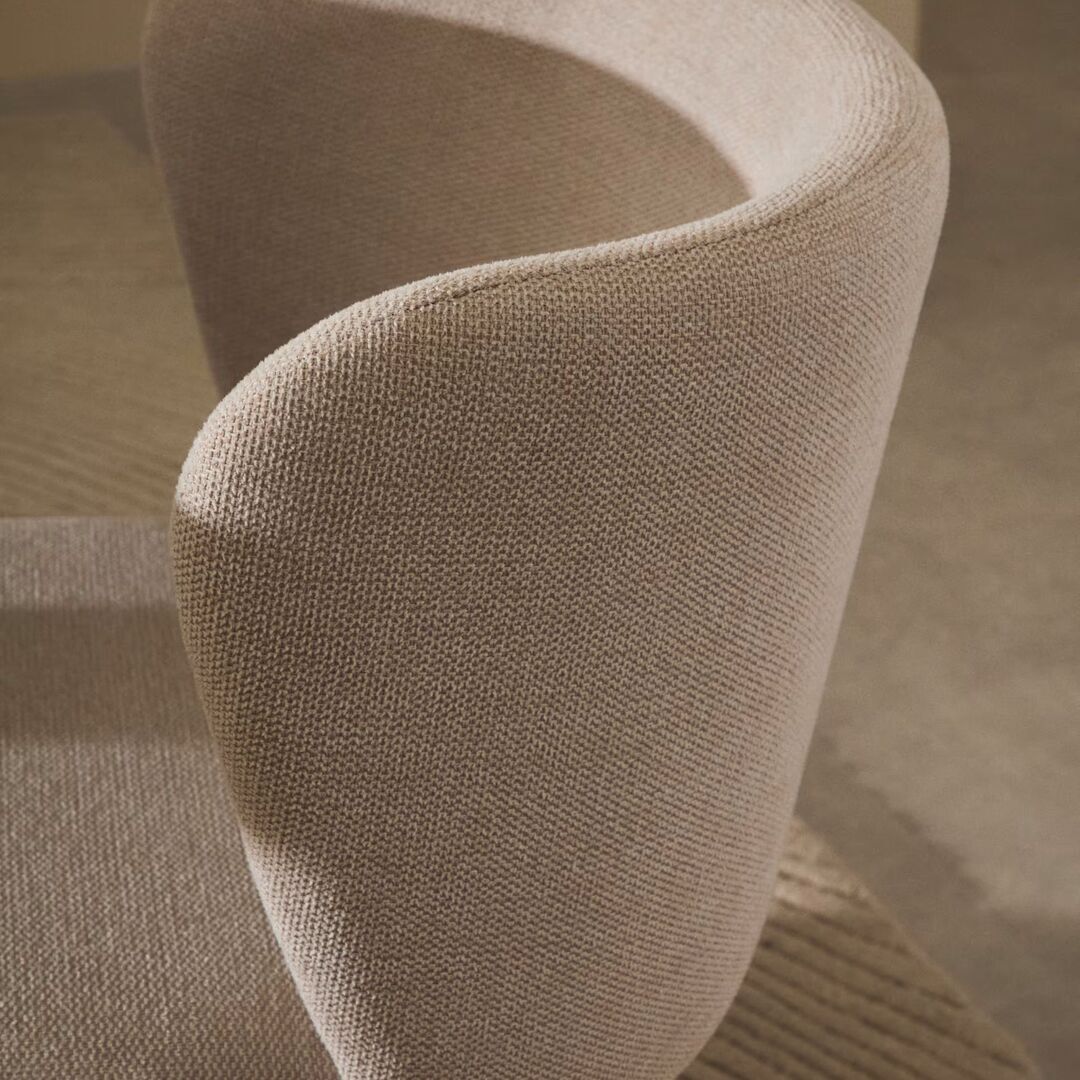 Kave_Home_Stuhl_Ciselia_aus_Chenille_Beige_Massives_Eschenholz_Natürl_Finish_Lifestyle_1