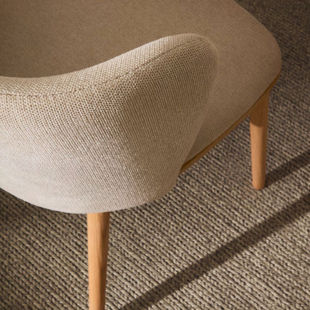 Kave_Home_Stuhl_Ciselia_aus_Chenille_Beige_Massives_Eschenholz_Natürl_Finish_Lifestyle_1