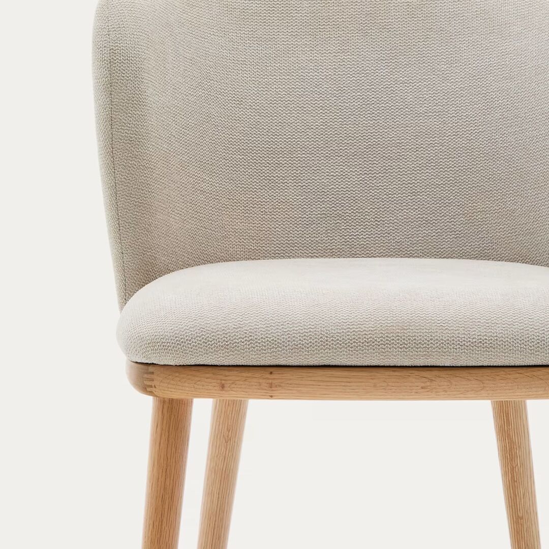 Kave_Home_Stuhl_Ciselia_aus_Chenille_Beige_Massives_Eschenholz_Natürl_Finish_Details_2