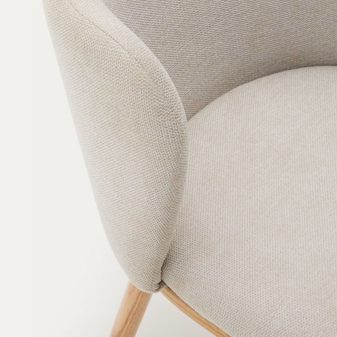Kave_Home_Stuhl_Ciselia_aus_Chenille_Beige_Massives_Eschenholz_Natürl_Finish_Details_1