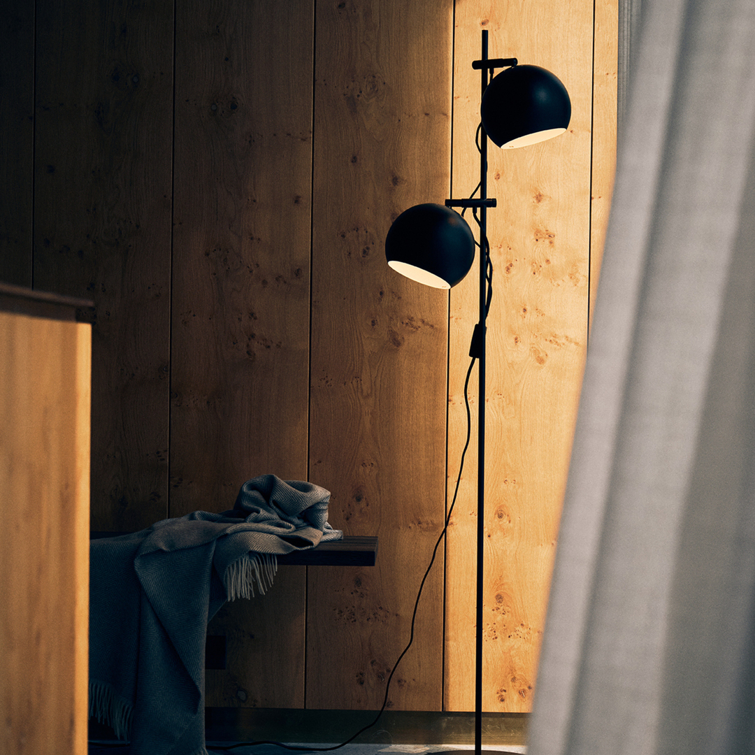 Frandsen Ball Double Floor Lamp EU von Frandsen  Matt Schwarz