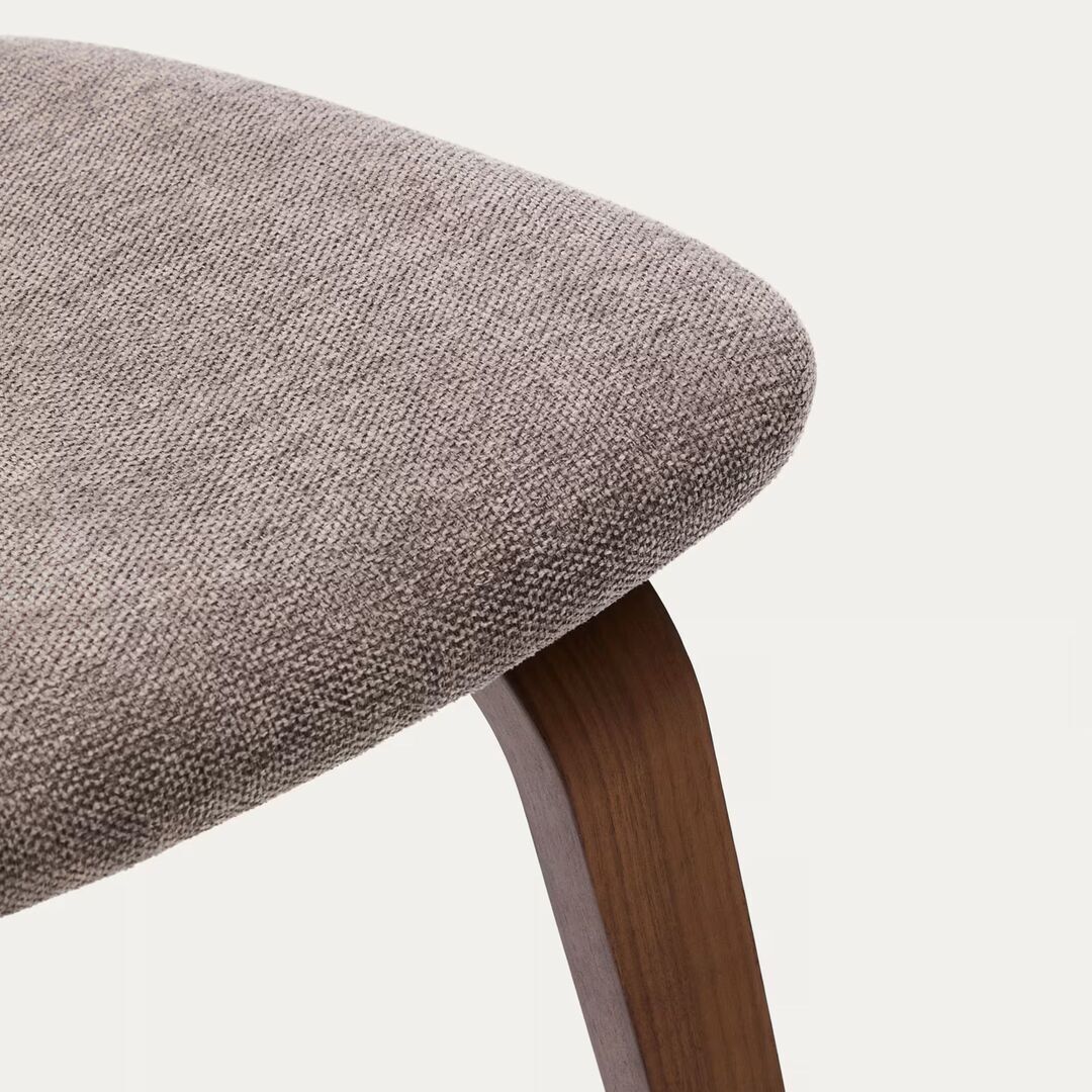 Kave_Home_Gena_Stuhl_mit_gepolestertem_Sitz_Nussbaum_Beige_Details_2