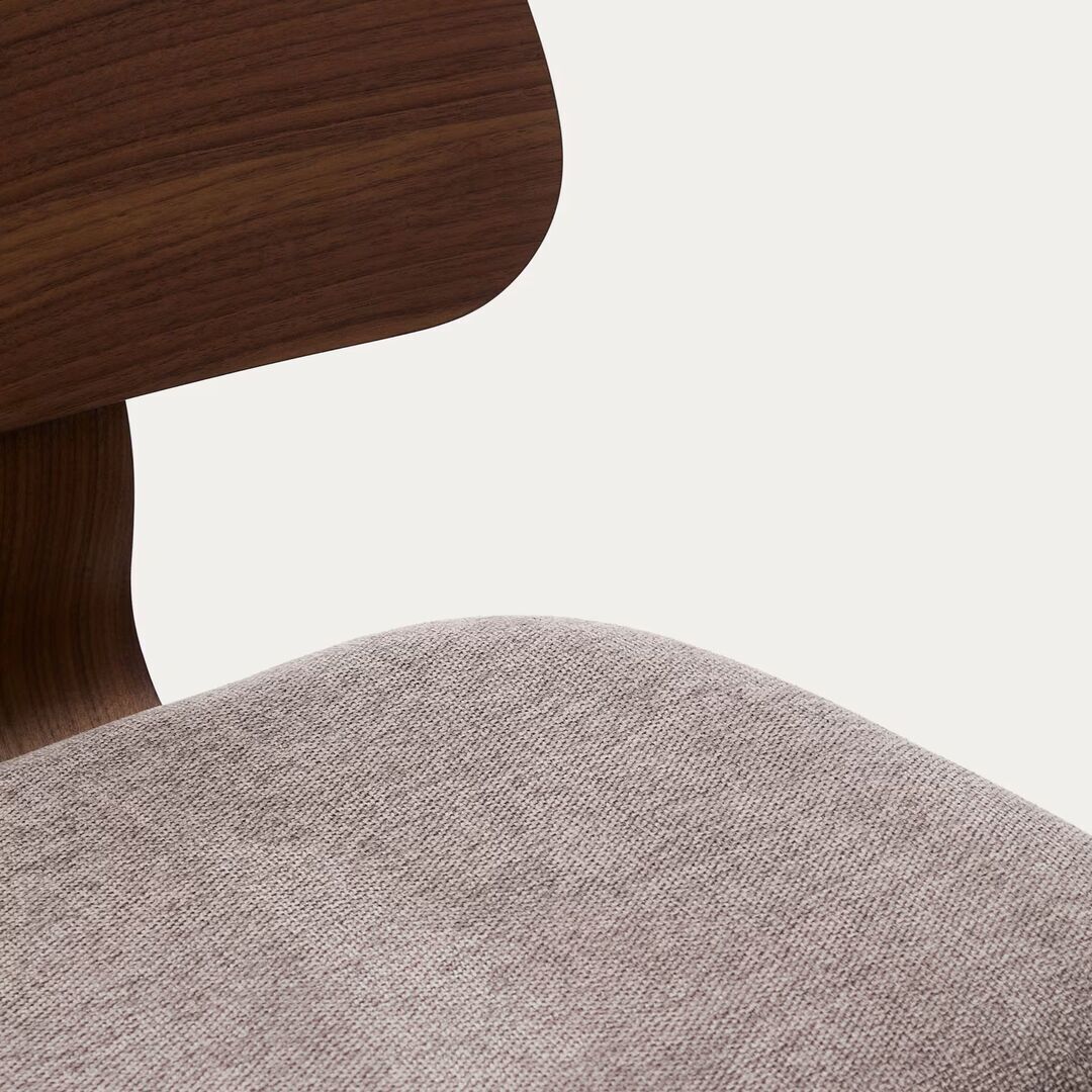 Kave_Home_Gena_Stuhl_mit_gepolestertem_Sitz_Nussbaum_Beige