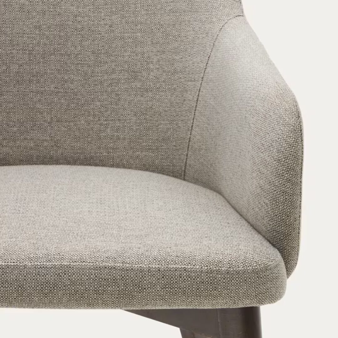 Kave_Home_Nelida_Stuhl_aus_Chenille_Nussbaum_Braun_Details_3