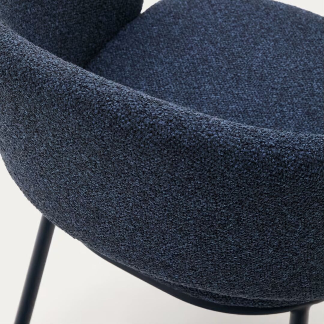 Kave_Home_Stuhl_Maina_Beige_30_Sperrholz_15_Stoff_Dunkelblau_Details_1