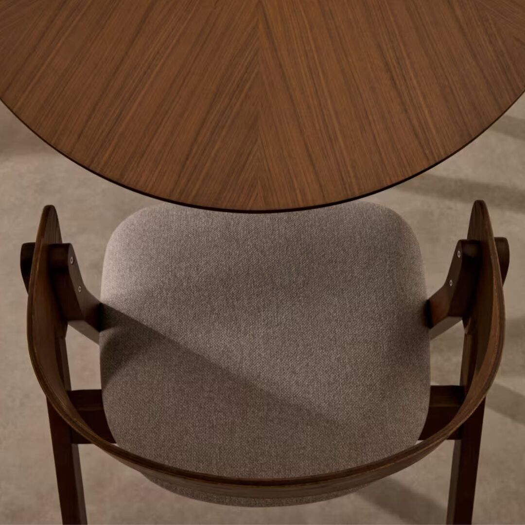 Kave_Home_Stuhl_Godia_Beige_Wenge_Finish_Lifestyle_2