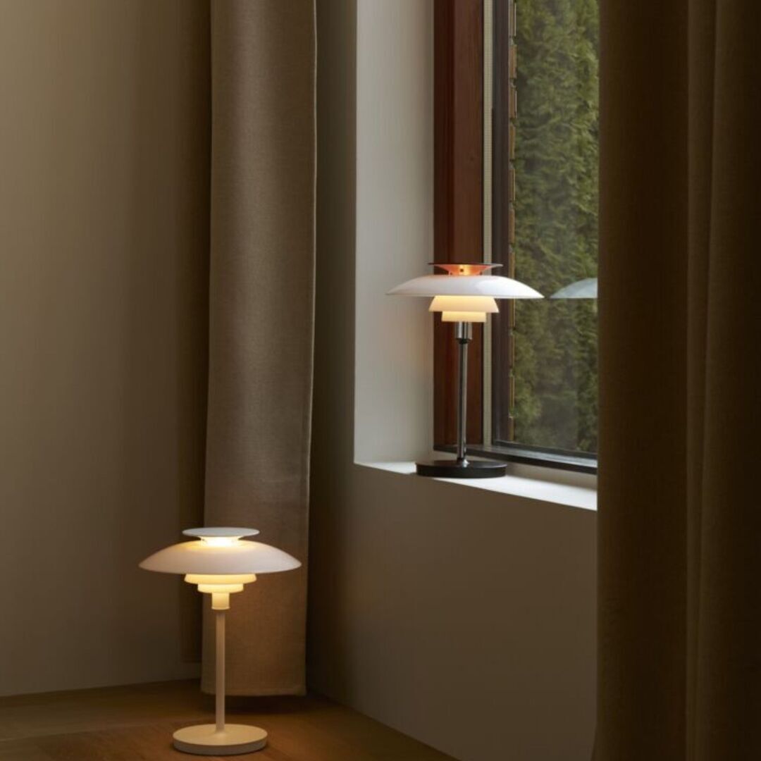 Louis Poulsen Tragbare Lampe PH 80  von Louis Poulsen Acryl Opal Weiss - Hochglanzverchromt / Weiss 