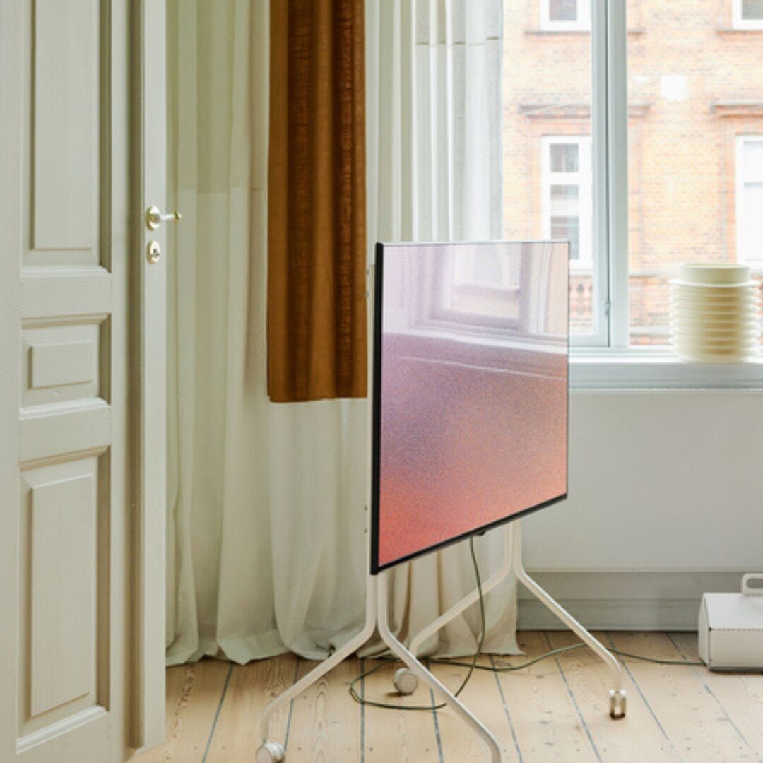 Pedestal_Moon_Rollin_Tall_TVstand