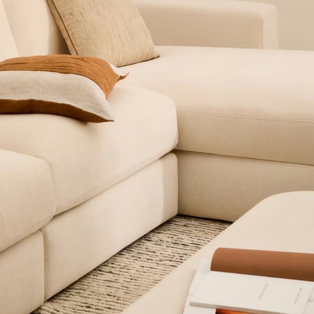 Kave_Home_Modulares_Sofa_Alea_4_sitzer_Mit_Chaiselongue_rechts_Lifestyle