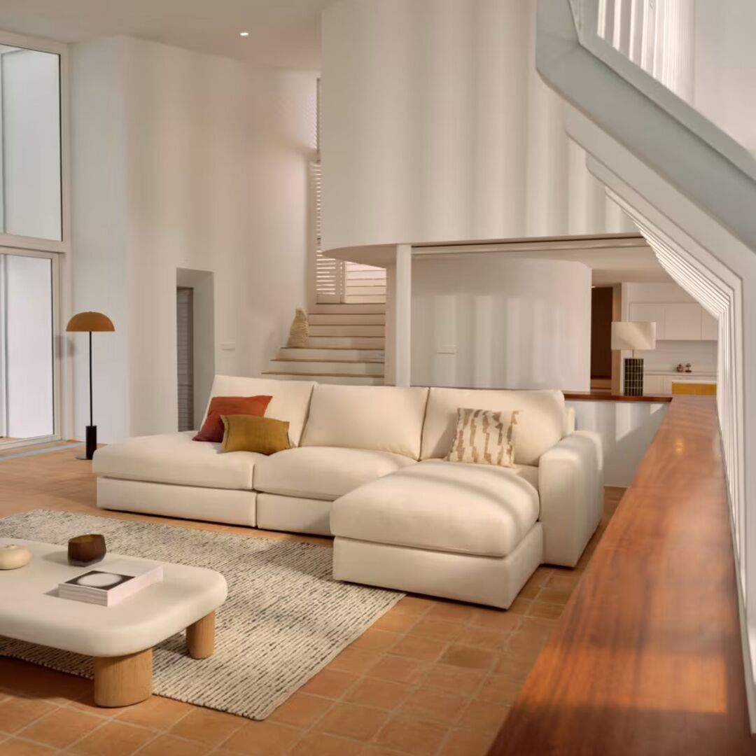 Kave_Home_Modulares_Sofa_Alea_5_Sitzer_mit_Chaiselongue_Rechts_Lifestyle