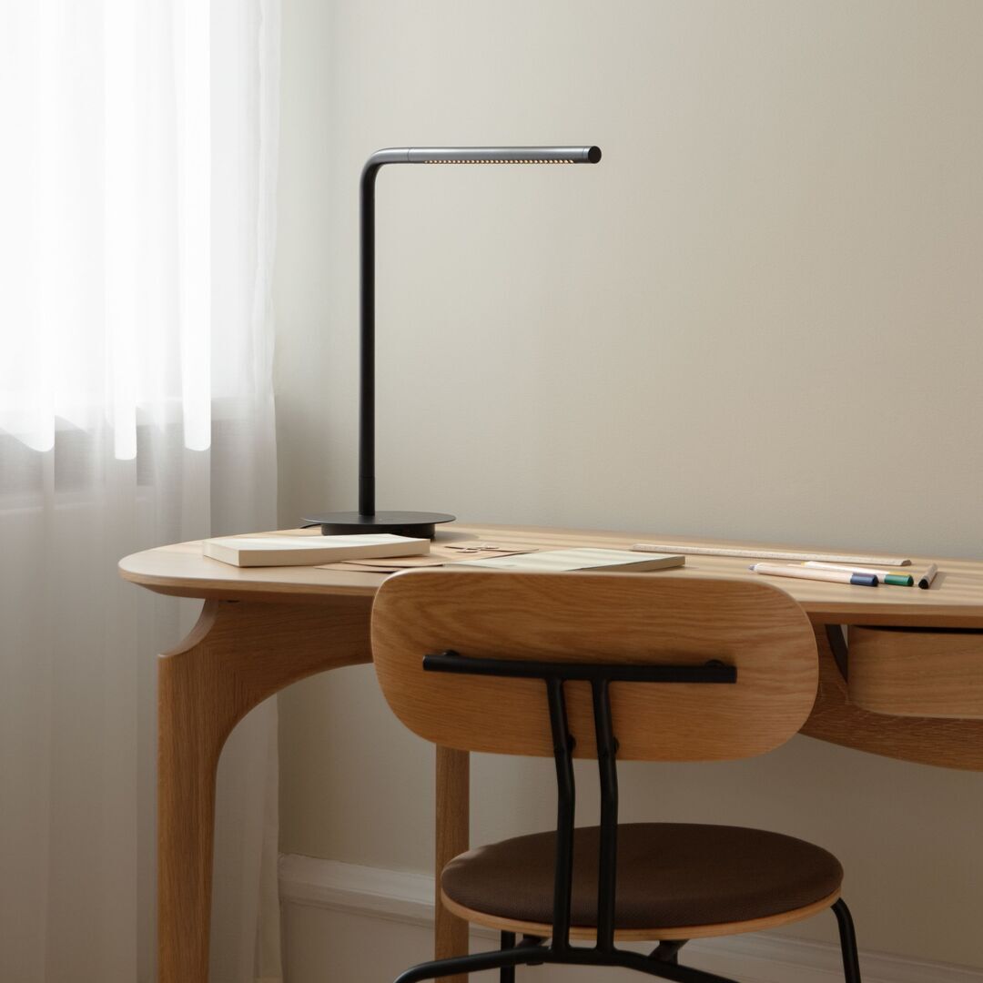 Tischleuchte LED Omni von Umage